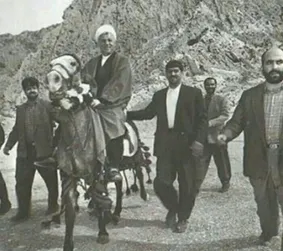 عکس: هاشمی رفسنجانی در حال اسب سواری!