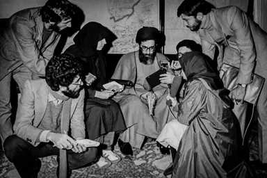 عکس:پنجره‌ای به گذشته؛ رهبر شهید انقلاب در جمع خبرنگاران