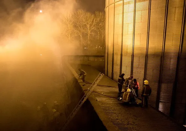 عصر دوشنبه بازار بزرگ مبل تهران در منطقه یافت آباد دچار آتش&zwnj;سوزی شد. این حادثه در دو سوله کارگاهی و تولیدی اتفاق افتاد و به بخش فروش آسیبی نرسید./MNA