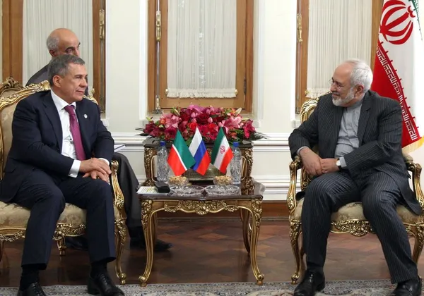 رستم مینی خانوو رییس جمهور تاتارستان عصر دوشنبه با محمد جواد ظریف وزیر امورخارجه جمهوری اسلامی ایران در محل این وزارت خانه دیدار و گفتگو کرد./IRNA
