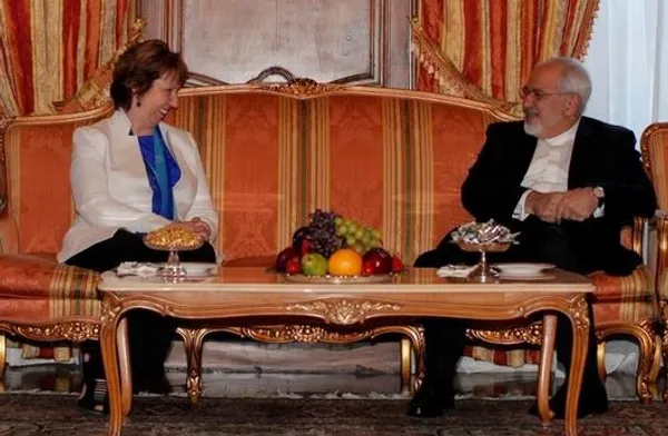 محمدجواد ظریف وزیر خارجه کشورمان و کاترین اشتون مسئول سیاست خارجی اتحادیه اروپا و سرپرست گروه ۱+۵ دیدار خود را در نیویورک آغاز کردند.آقای ظریف پیش از آغاز دیدار با خانم اشتون در مصاحبه ای با رادیو ان پی آر، که به طور زنده پخش می شد گفت که ایران آماده مذاکره برای توافق نهایی است.قرار است در صورت حصول توافق نهایی که باید پیش از سوم آذر (۲۴ نوامبر) باشد، پرونده اتمی ایران به شکل نهایی حل و فصل و تحریم ها علیه این کشور لغو شود./TABNAK
