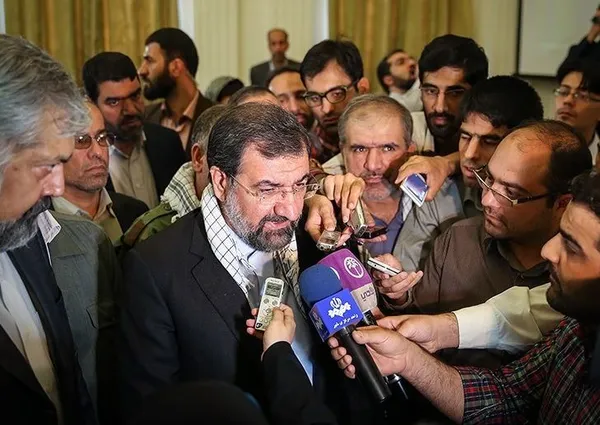 محسن رضایی در حلقه خبرنگاران همایش ایستادگی دیروز، عزت امروز و تعالی فردا./TASNIM
