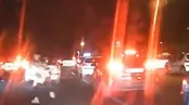لحظه کف زنی موبایل وسط اتوبان حکیم!