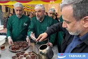 عکس: حضور سید عباس عراقچی، در چایخانه حرم امام رضا(علیه‌السلام)