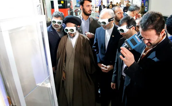 دومین نمایشگاه دستاوردهای مرکز ملی علوم و فنون لیزر با حضور حجت الاسلام ابوترابی و علی اکبر صالحی رئیس سازمان انرژی اتمی در نمایشگاه بین المللی تهران افتتاح شد./MNA
