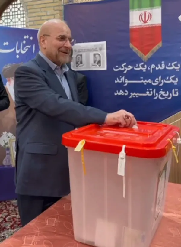 محمدباقر قالیباف رئیس مجلس شورای اسلامی/حرم مطهر رضوی

