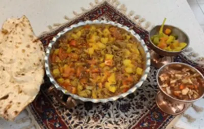 طرز تهیه خوراک سیب زمینی و گوجه
