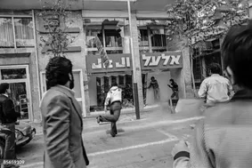 حمله‌ معترضان به دفتر هواپیمایی اسرائیل در تهران