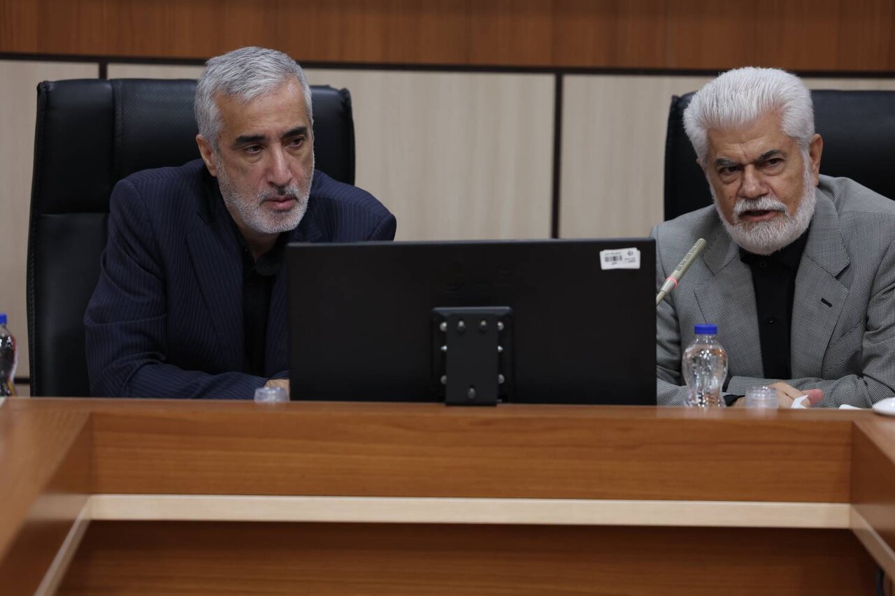 از افزایش ۵۰۰ درصدی قیمت دارو تا نمایشگاه پرهزینه ایرانمد/انتقادها از وزارت بهداشت بالا گرفت از افزایش ۵۰۰ درصدی قیمت دارو تا نمایشگاه پرهزینه ایرانمد/انتقادها از وزارت بهداشت بالا گرفت