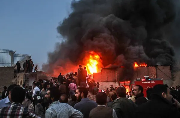 وقوع آتش سوزی مهیب در مراکز تجاری کرمان.
