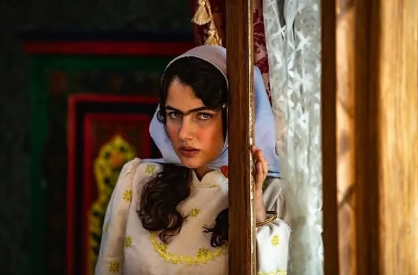 فرزانه فرنام در نمایی از سریال بامداد خمار