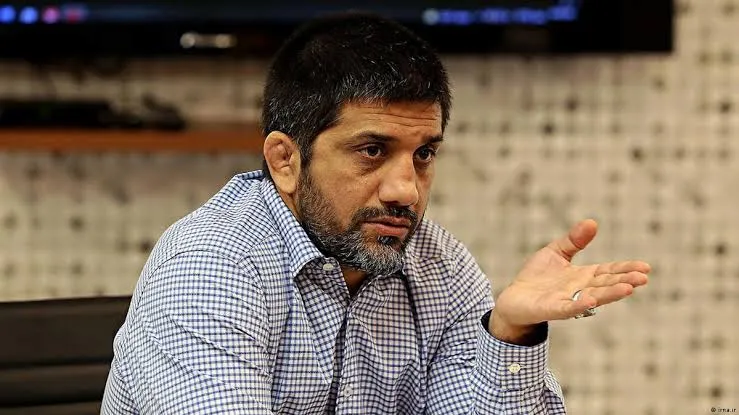 کنایه جنجالی دبیر به تراستی‌ها در ماجرای معدن