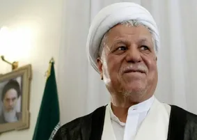 هاشمی‌رفسنجانی با ظاهر متفاوت؛ اواخر دهه ۳۰