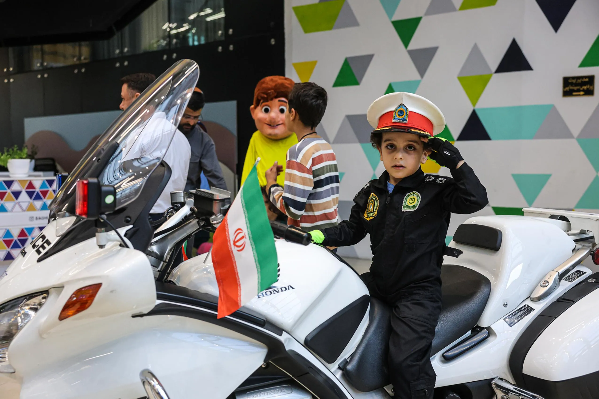 عکس: جشن بزرگ کودک و پلیس