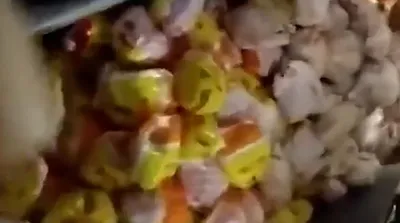تصاویر بسته بندی مجدد مرغ تاریخ گذشته!