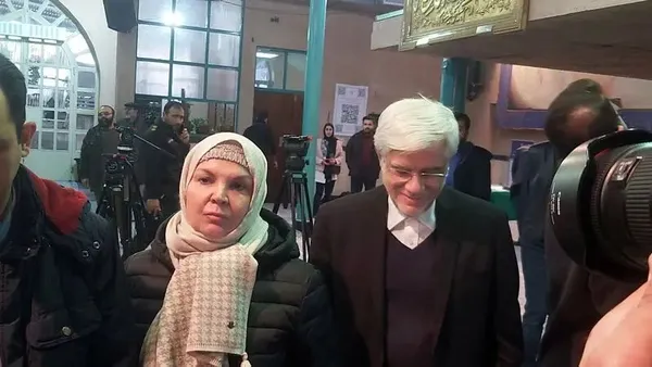 محمدرضا عارف و همسرش