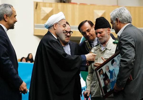 دومین کنگره ملی بزرگداشت شهدا روز دوشنبه با حضور حجت الاسلام حسن روحانی رئیس جمهور در سالن اجلاس سران برگزار شد./MNA
