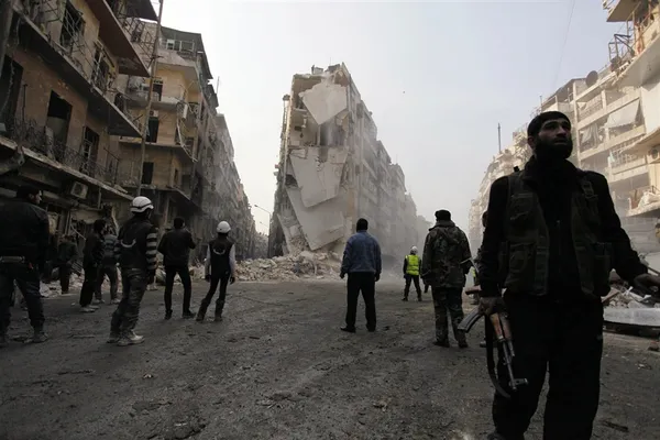 انفجار انبار مواد منفجره تروریستها توسط جنگنده های ارتش سوریه در منطقه الشعار حلب Molhem Barakat / Reuters