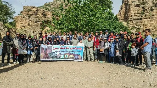 در شهر کوهدشت استان لرستان برنامه مشارکتی پاکسازی تنگه شیرز کوهدشت توسط سازمان های مردم نهاد آوای اردیبهشت کوهدشت، جنگلیاران کوهدشت، سفیران سلامت، هنارس کوهدشت، باشگاه کوهنوردی هنجس برگزار شد.