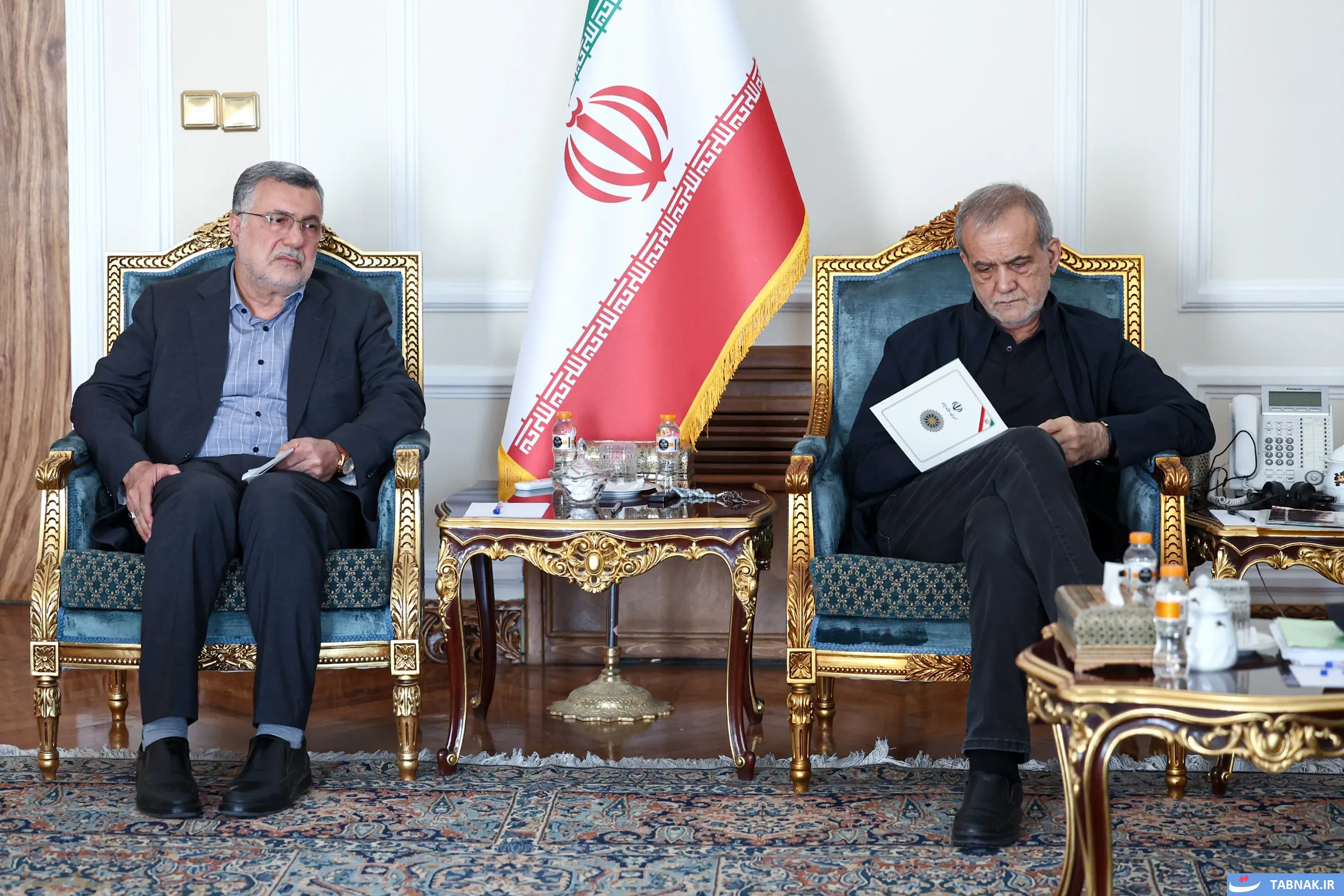 عکس: نشست رئیس‌جمهور با اعضای هیئت اندیشه‌ورز بسیج جامعه پزشکی