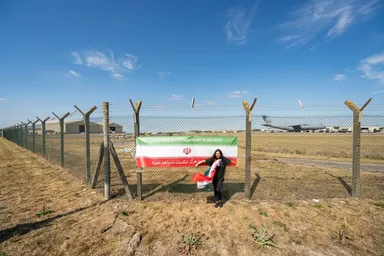 عکس: تجمع حامیان ایران مقابل پایگاه آمریکایی در انگلیس
