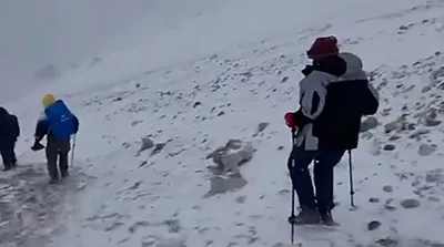 تصاویر بارش برف در قله دماوند در میانه تابستان
