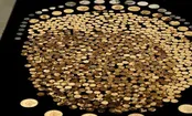 کشف غافلگیرکننده سکه‌های طلا در یک مزرعه