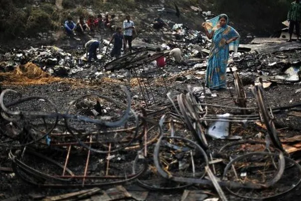 آتش سوزی گسترده در محله زاغه نشین دهلی نو در هند بدون تلفات گزارش شده است./Reuters
