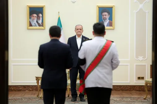 عکس: تسلیم استوارنامه سفرای کشورها به رئیس جمهور