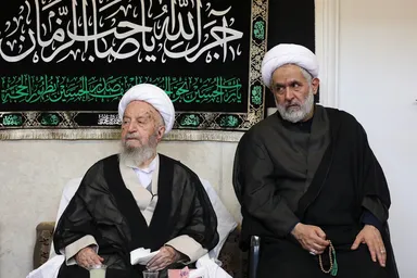 عکس: مراسم سوگواری امام رضا(ع) با حضور مردم در بیوت مراجع