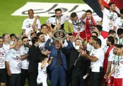 جشن قهرمانی تراکتور با جام گرفتن پدر مالک تیم!