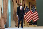 تخت روانچی: قالیباف و ونس در روز امضا حضور دارند