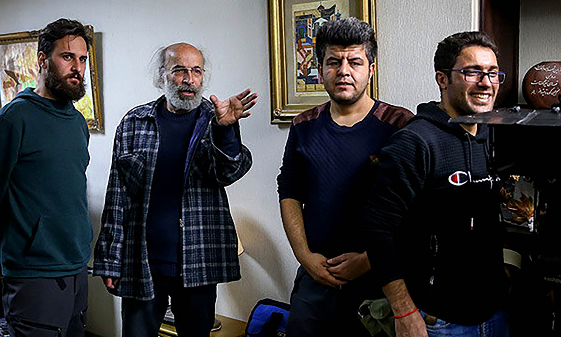 بچهها این گربهه ایران ماست، مانع این گربهه صداوسیماست! بچهها این گربهه ایران ماست، مانع این گربهه صداوسیماست!