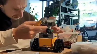 ساخت ربات Wall-E لگویی واقعی توسط مرد آمریکایی