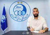 کاپیتان استقلال قراردادش را تمدید کرد