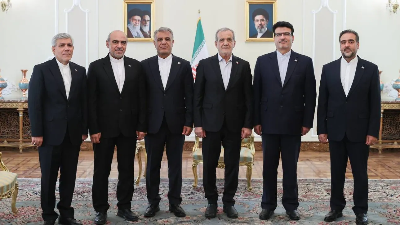 عکس یادگاری سفرای جدید ایران با رئیس جمهور