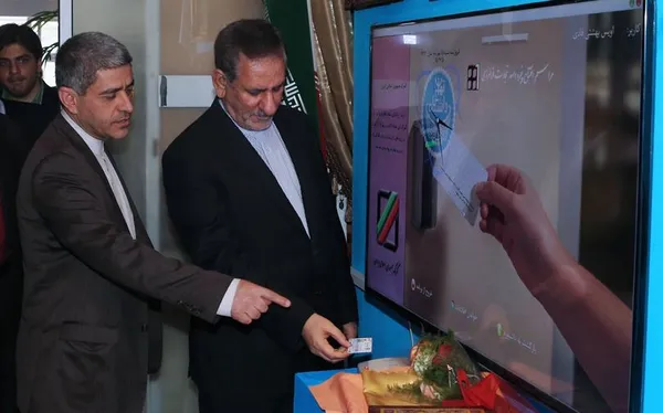 سامانه جامع گمرکی عصر سه&zwnj;شنبه با حضور اسحاق جهانگیری معاون اول رئیس&zwnj;جمهور و علی طیب&zwnj;نیا وزیر امور اقتصادی و دارایی رونمایی شد./IRNA
