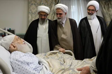 عکس: عیادت نمایندگان رهبرمعظم انقلاب از آیت‌الله نوری همدانی