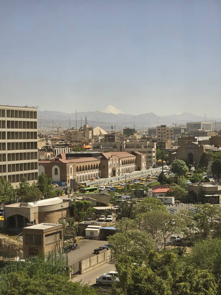 آقای قالیباف رئیس مجلس بودن را دوست ندارد/ پیمان جبلی  مدیر توانمندی نیست/