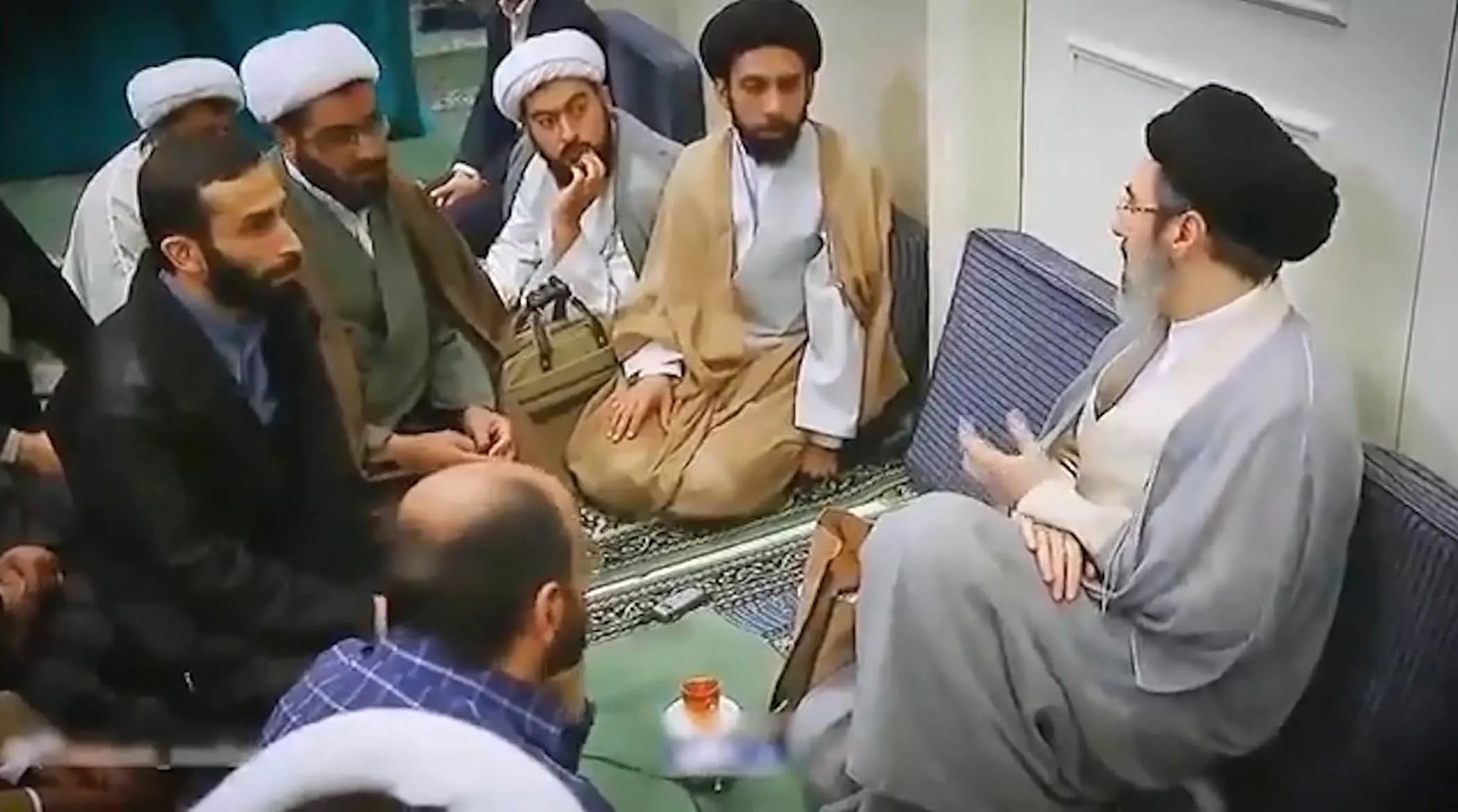تصاویر منتشر نشده از آیت الله سید مجتبی خامنه‌ای