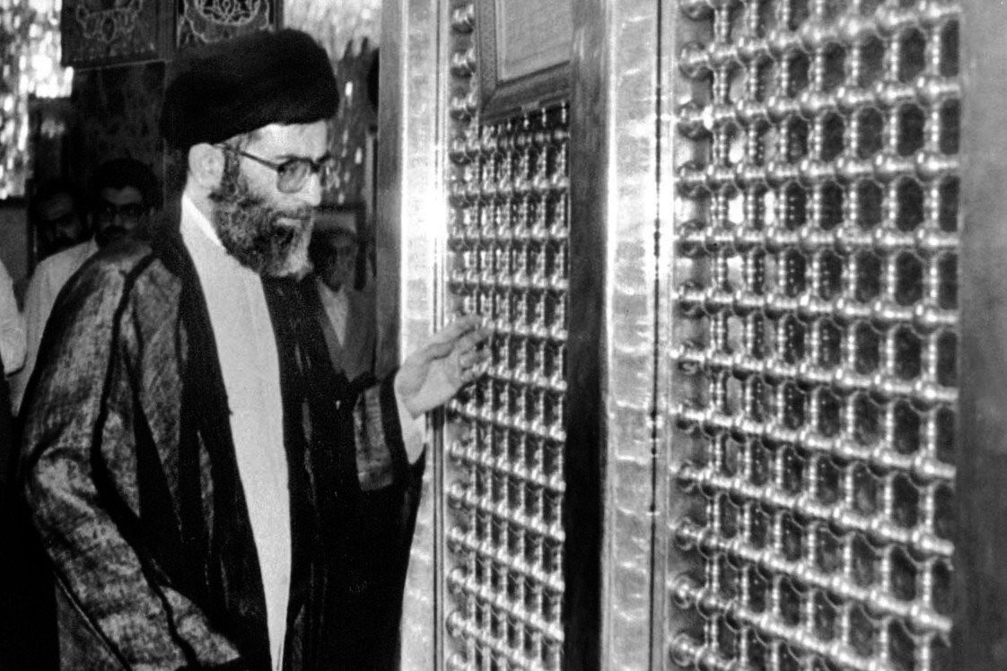 حضور رهبر شهید در حرم حضرت زینب(س)