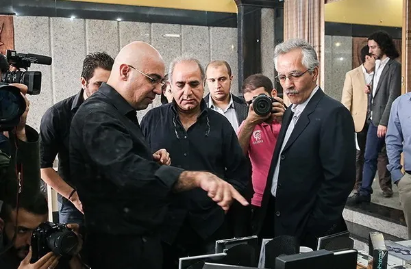 بسته فرهنگی &laquo;من پرویز پرستویی&raquo; کارنامه چهل سال فعالیت هنری پرویز پرستویی بازیگر تئا&zwnj;تر، سینما و تلویزیون شامل کتاب، فیلم مستند و آلبوم صوتی روز سه شنبه در سرای محله باغ فردوس رونمایی شد./TASNIM
