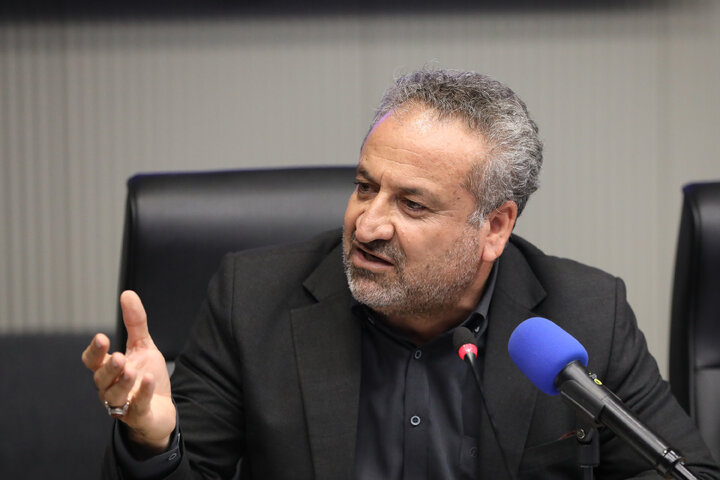 برخی کالاها ۳۰۰ تا ۴۰۰ درصد گران شدهاند / وزارت صمت میتوانست جلوی این گرانی را بگیرد برخی کالاها ۳۰۰ تا ۴۰۰ درصد گران شدهاند / وزارت صمت میتوانست جلوی این گرانی را بگیرد