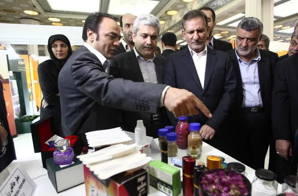 بازدید جهانگیری از دومین نمایشگاه گیاهان دارویی و طب سنتی./ISNA
