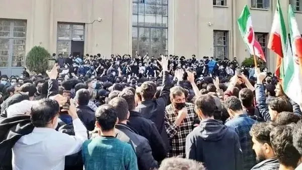 سه دانشجوی دانشگاه شریف اخراج شدند