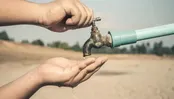 حمله دشمن و قطعی آب ۲۰ روستای هرمزگان در گرمای ۳۳ درجه