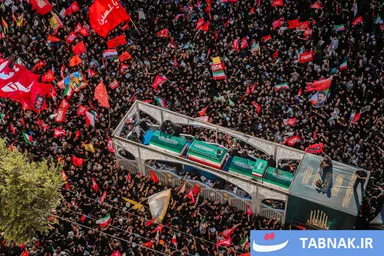 عکس: اقامه نماز و طواف و خاکسپاری پیکر مطهر رهبر شهید انقلاب در حرم مطهر رضوی