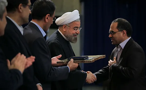 مراسم تجلیل از اساتید نمونه دانشگاهها روز یکشنبه با حضور حسن روحانی رئیس جمهور برگزار شد/MEHR
