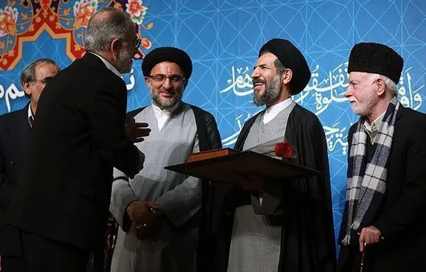 نهمین مراسم ملی تکریم چهره های قرآنی شامگاه جمعه با حضور نایب رییس مجلس شورای اسلامی در حوزه هنری برگزار شد./FNA
