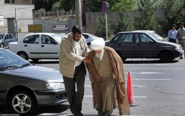 حضور آیت الله محمد علی تسخیری دبیرکل مجمع جهانی تقریب مذاهب اسلامی در بیمارستان بهمن